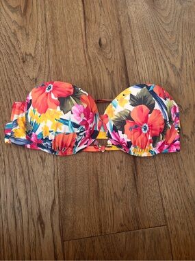 BNWOT- Hollister White Bandeau Bikini Top with Bright Floral Trim